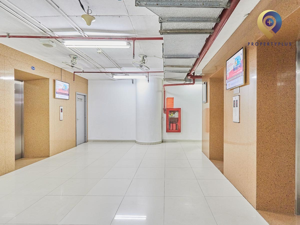 Modern elevators inside Oriental Tower office building - hình ảnh từ Property Plus